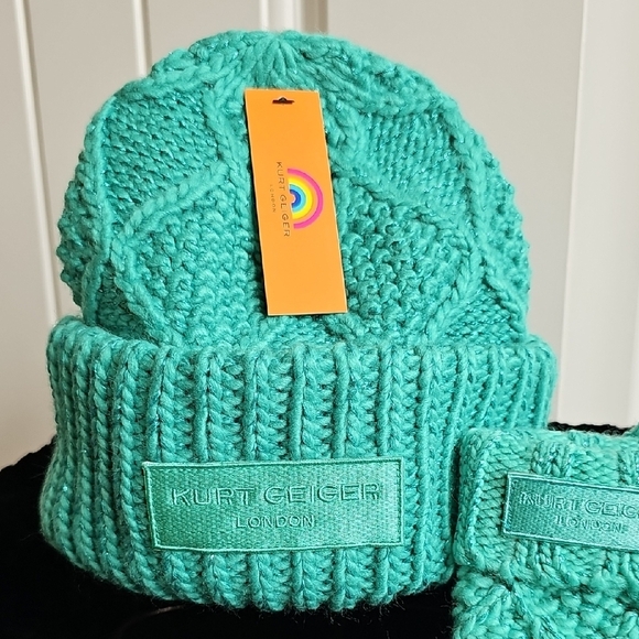 Kurt Geiger Green Cable Knit Hat and Gloves Set NWT - Picture 3 of 8
